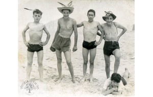 1953 - Por la playa de Razo
